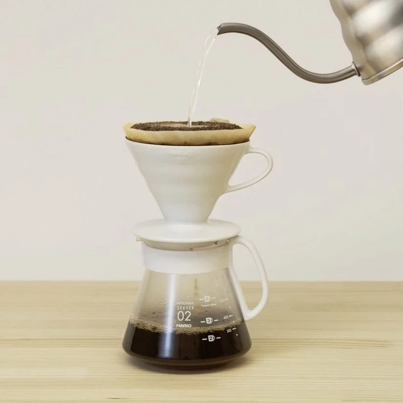 Hario V60-02 Ceramic Dripper Set 600 Ml, White 4 Hario V60-02 Ceramic Dripper Set 600 Ml, White - Image 4